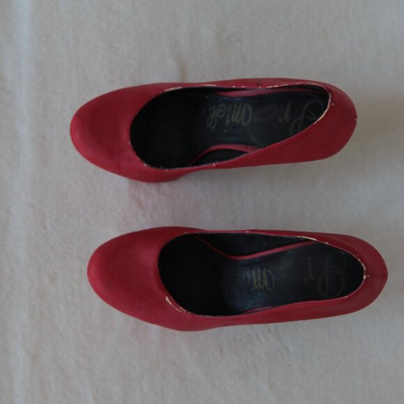 Red Sky high Gold Stiletto Platform heels - Picture 3 of 13